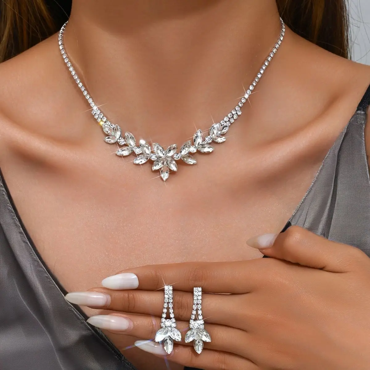 Body Jewelry And Earrings - 절묘한 라인스톤 초커 귀걸이 세트 V